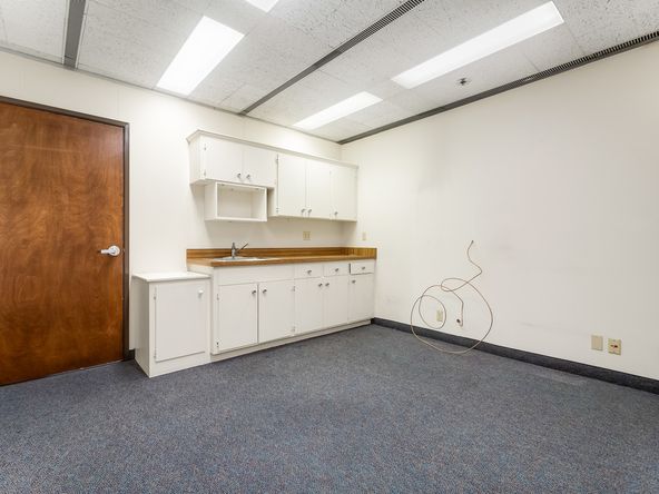 Office Space Available in Excellent Condition & Move-In Ready : 1221 Van Ness Ave, Fresno, CA 93721